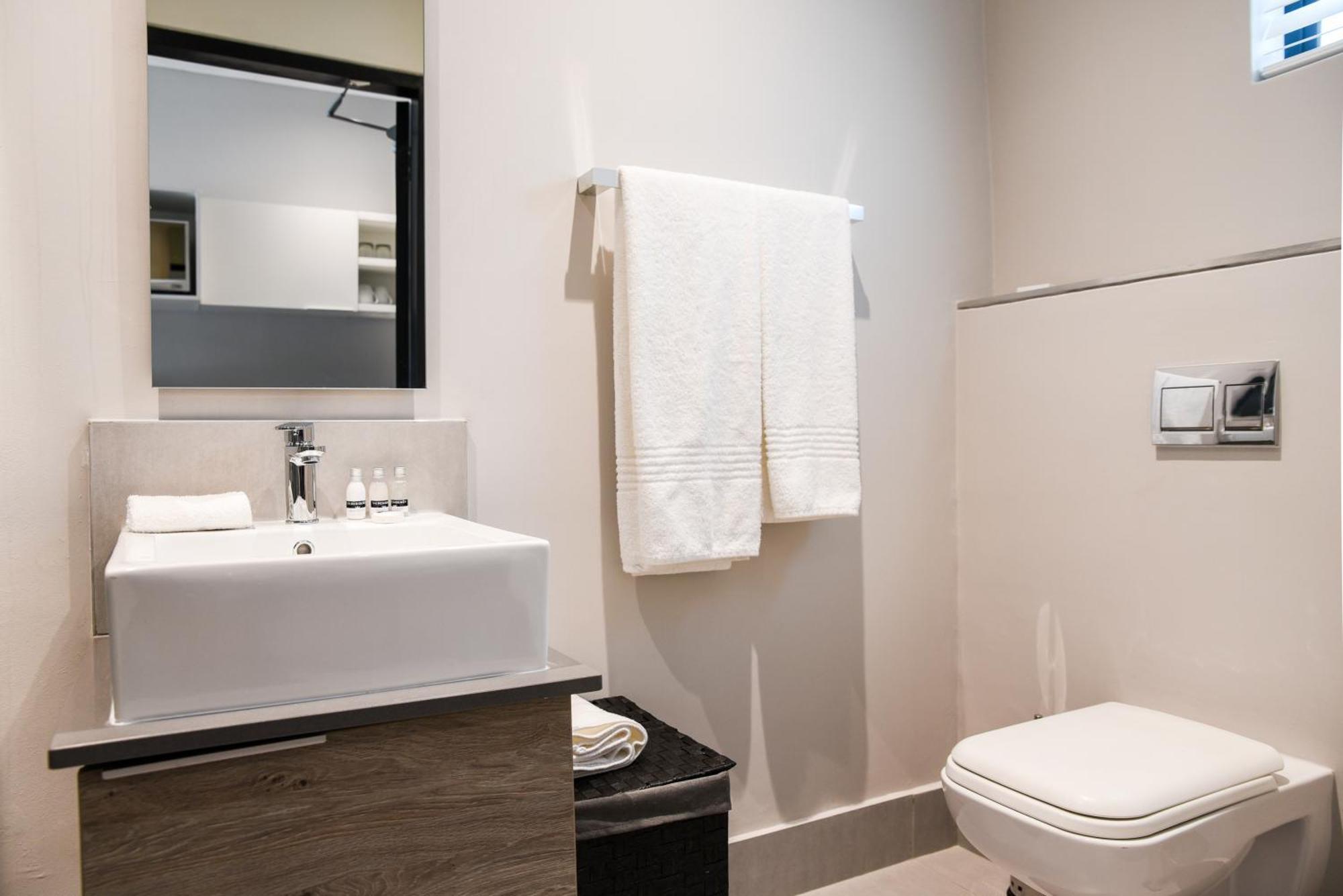 Mint Hotel Rosebank Johannesburg Zewnętrze zdjęcie